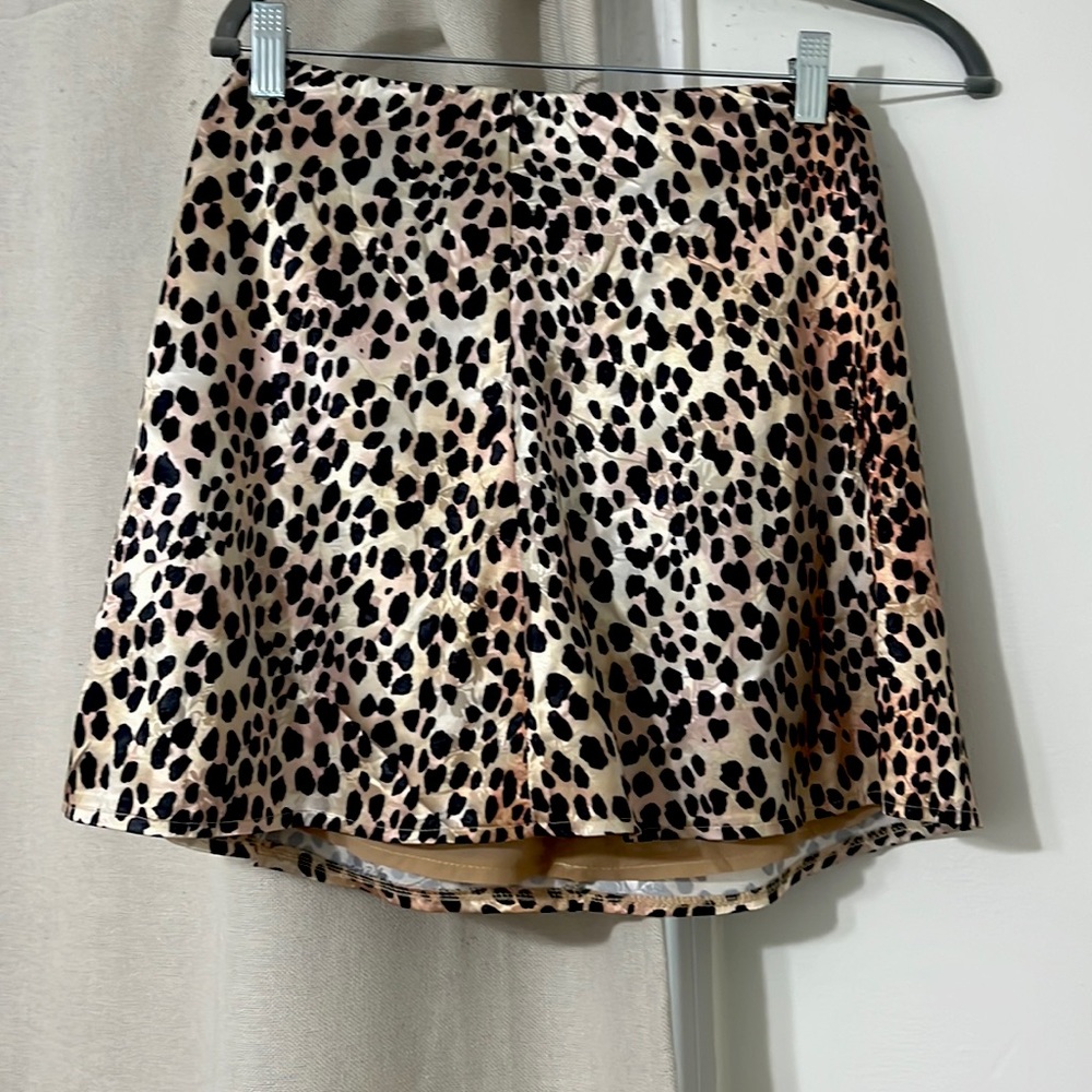 Never worn, perfect condition : US size 6 cheetah print Princess Polly skirt